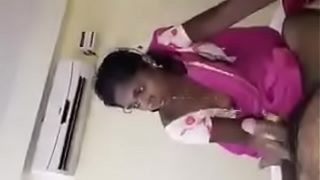 Desi aunty hot blow job